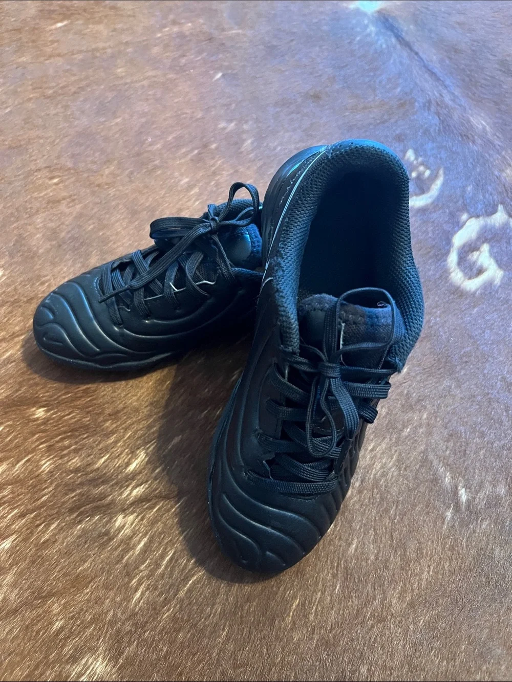 Nike Kids' Tiempo Maestro Club Indoor Soccer Shoes, size 1.5 Y